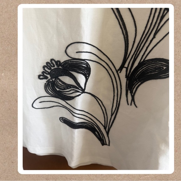 Zara white linen embroidered midi skirt. Size Large - Picture 3 of 5